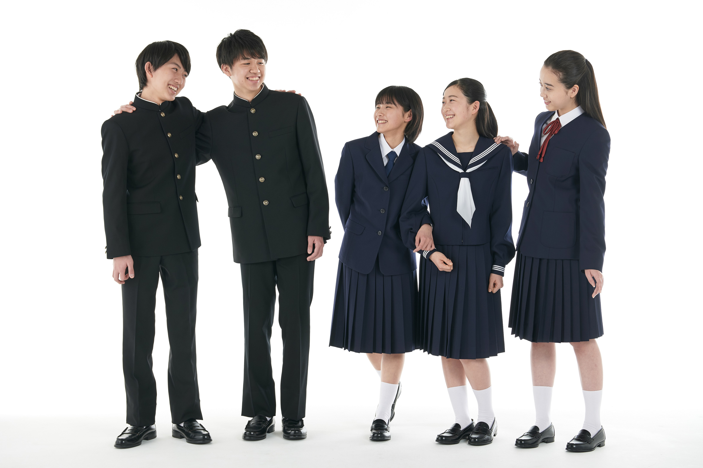 定期テストに向けて集中学習する中学生
